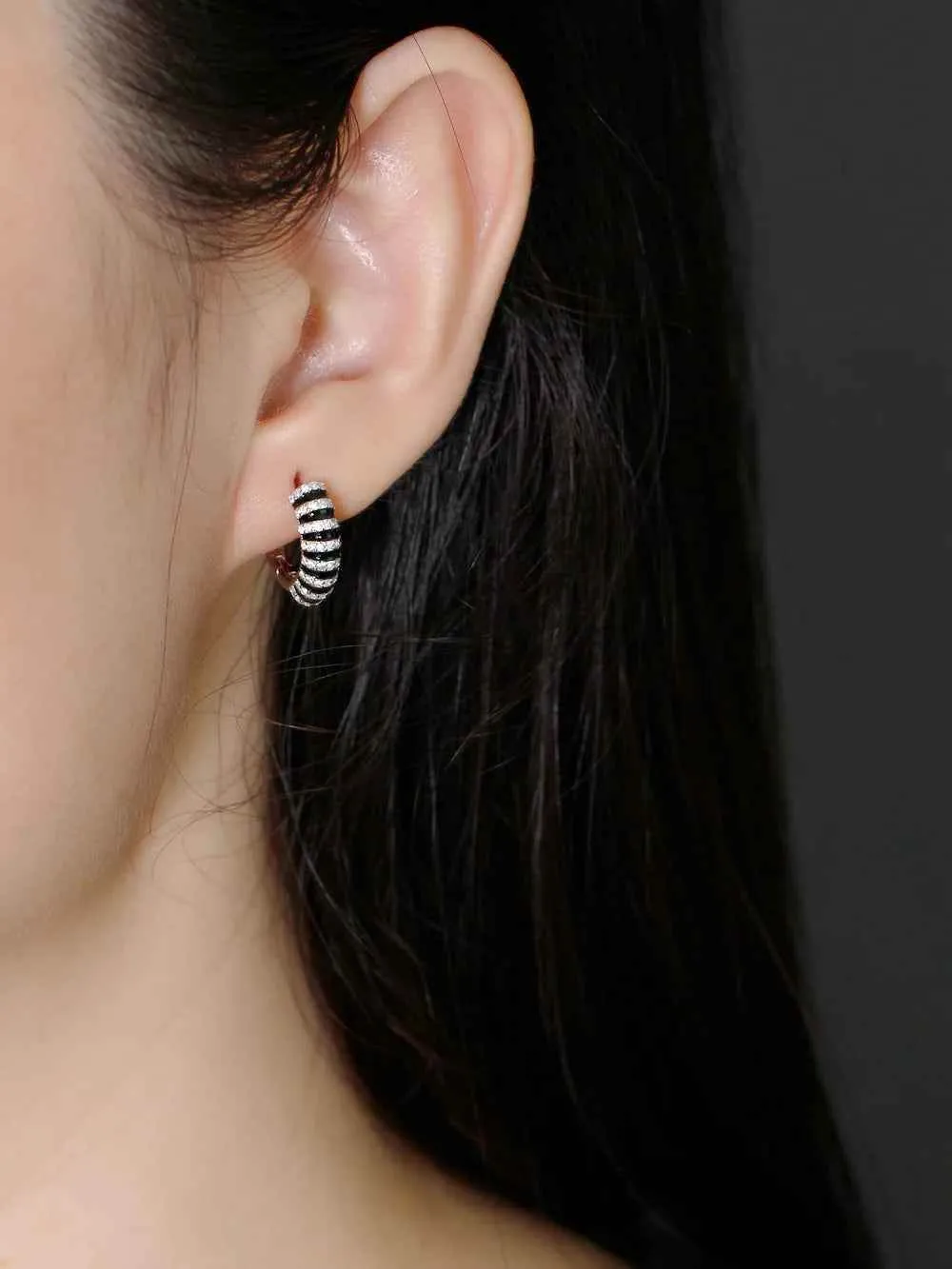 925 Sterling Silver Hoop Earrings Charm Jewelry - Black Enamel inlaid Zircon - MD396