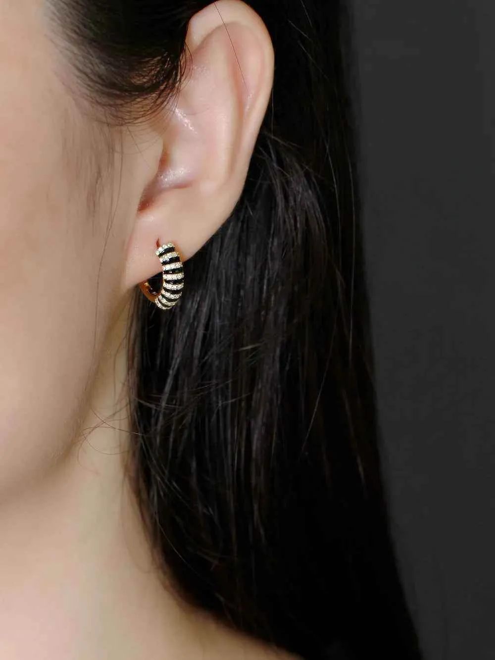 925 Sterling Silver Hoop Earrings Charm Jewelry - Black Enamel inlaid Zircon - MD396