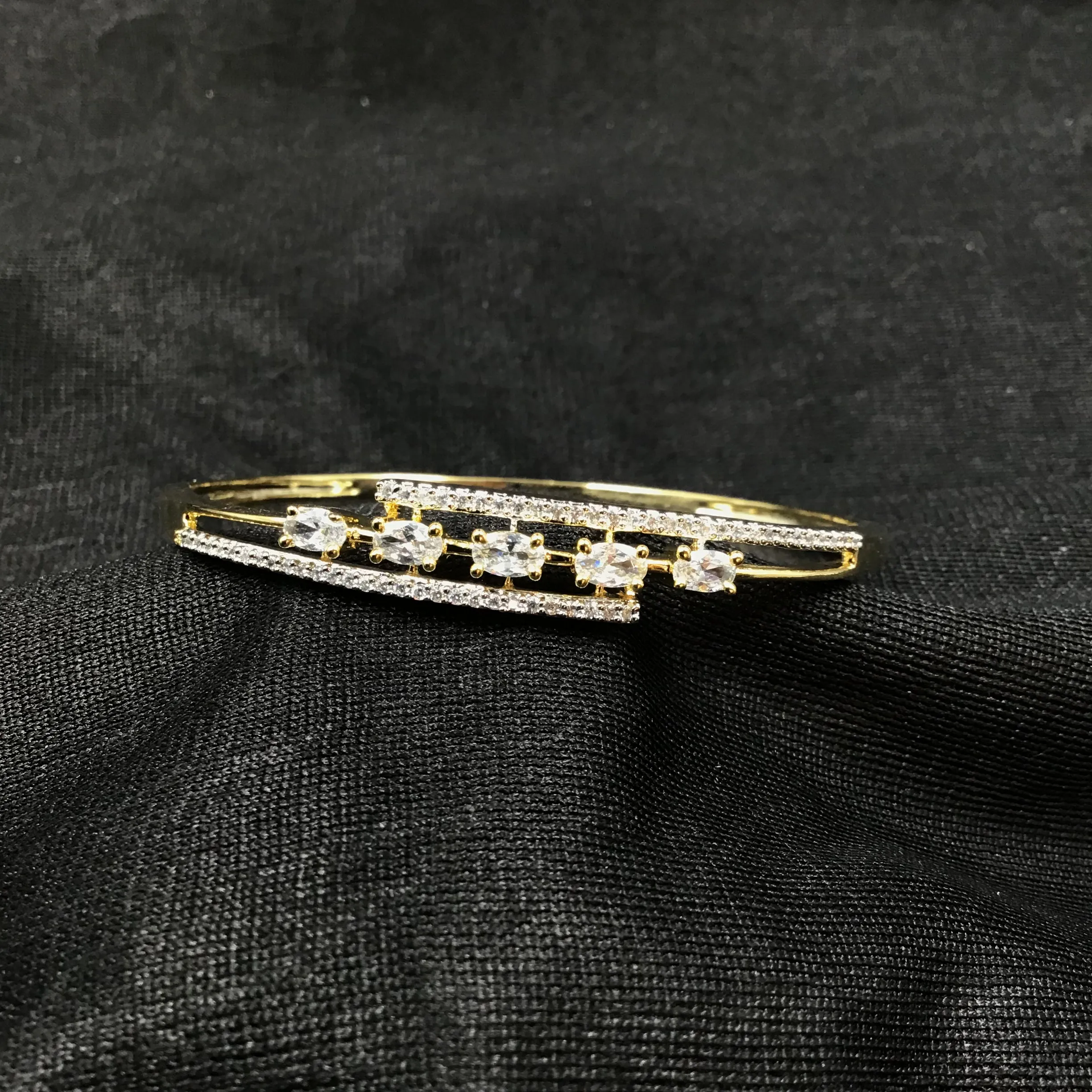 Openable Zircon/AD Bracelet 3222-11