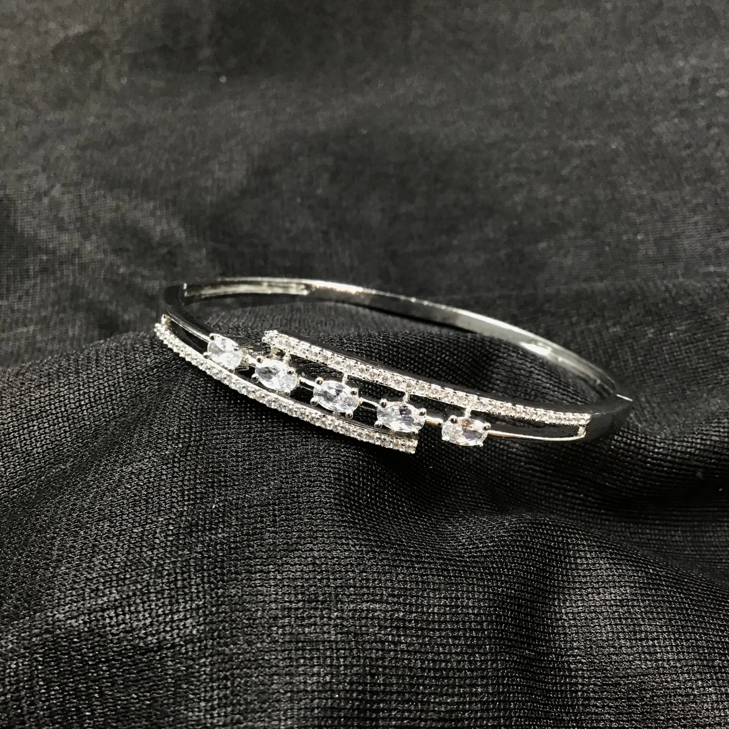 Openable Zircon/AD Bracelet 3222-11