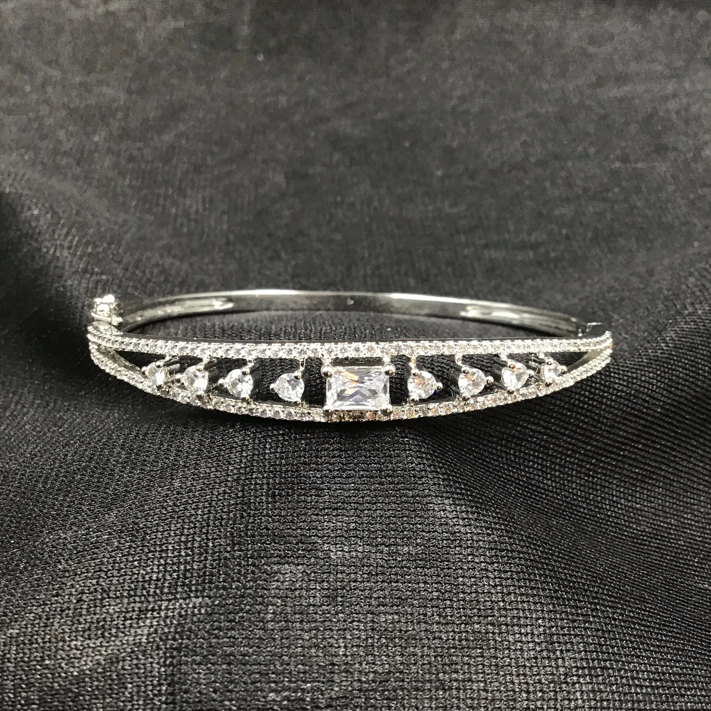 Openable Zircon/AD Bracelet 3223-11