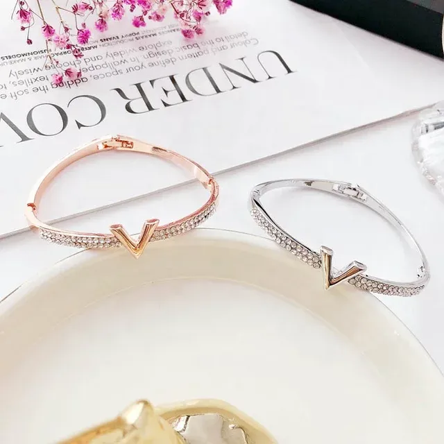 V Crystal with Rhinestone