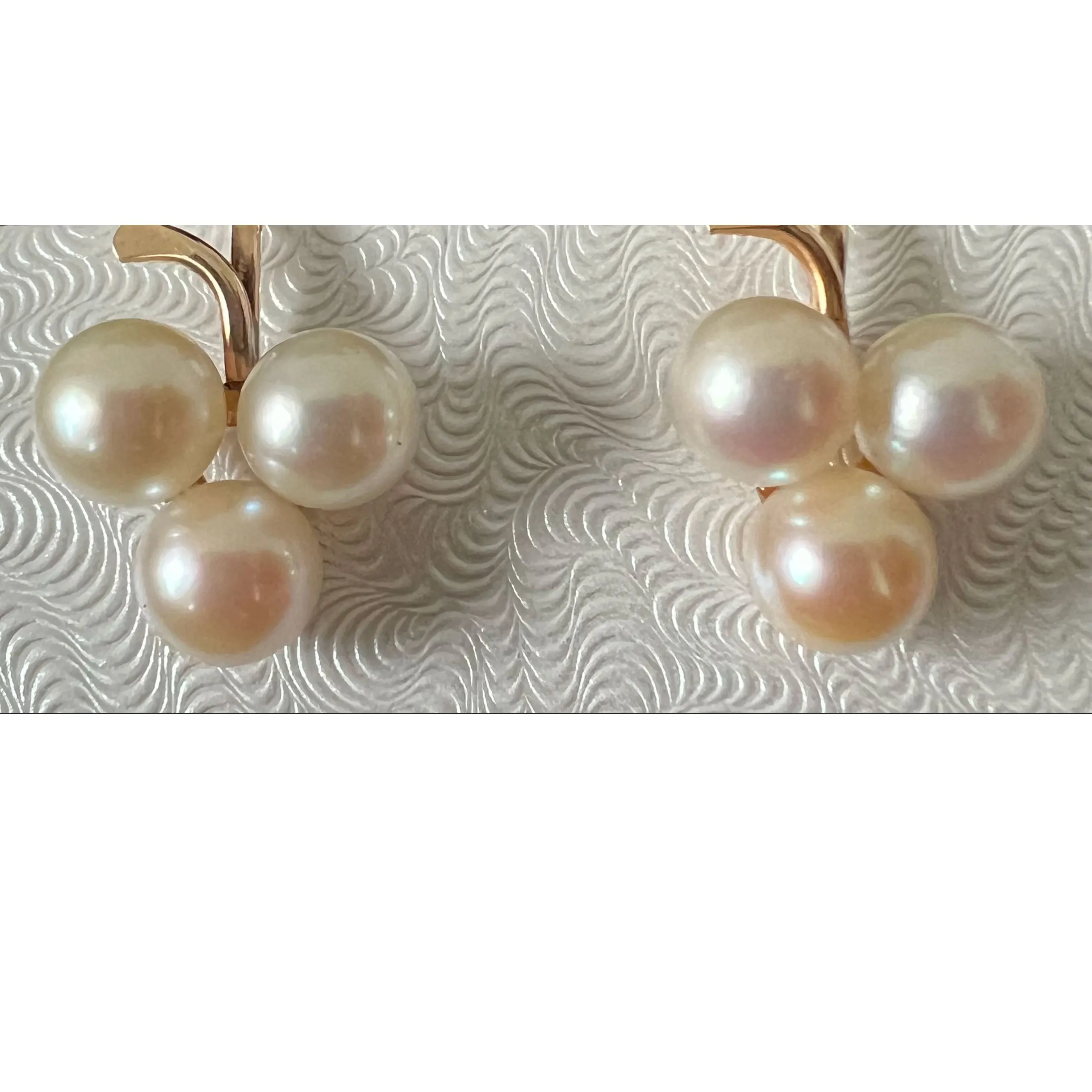 Vintage 14Kt Gold Triple Pearl Screw back Earrings 4.1g